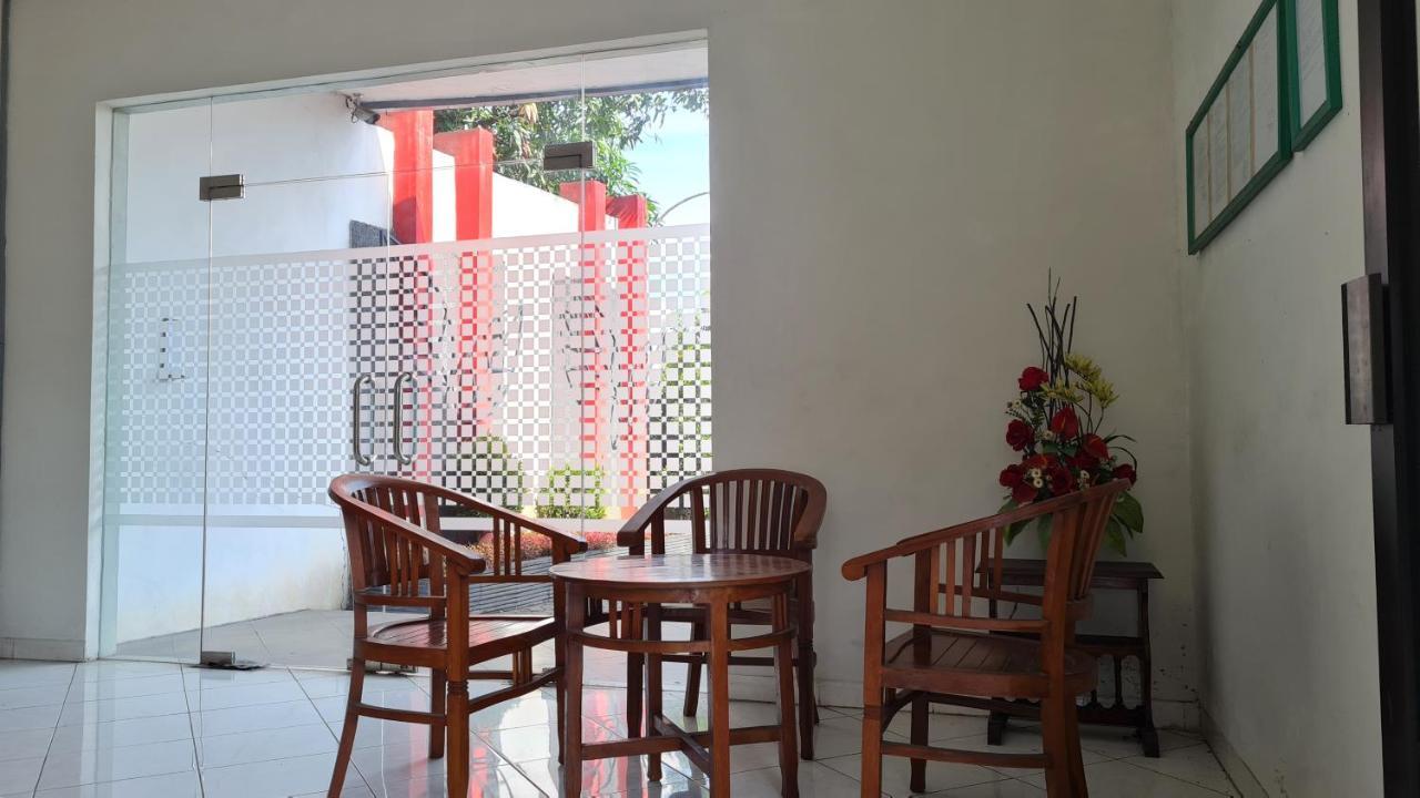 Oyo 90831 Hotel Gardenia Prambanan Solo Exterior foto